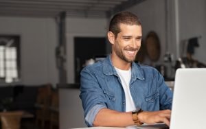 3 Signs Your Ex Secretly Wants You Back