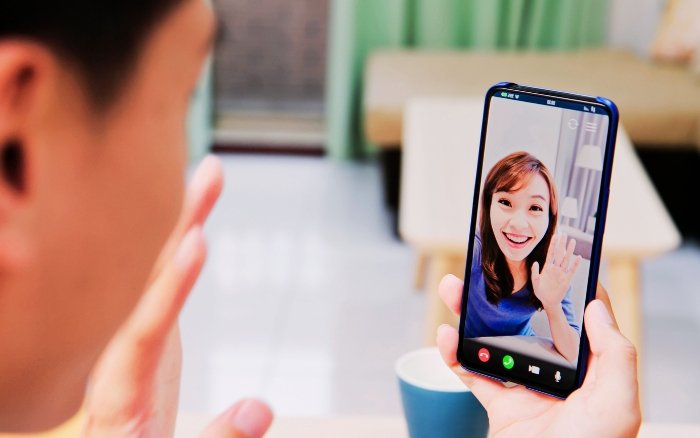 How to Talk to Females