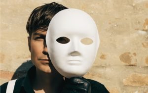 How to be mysterious to women