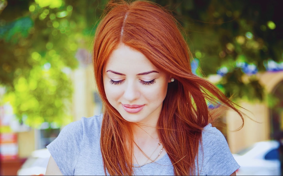 Signs She Likes You but Is Hiding It